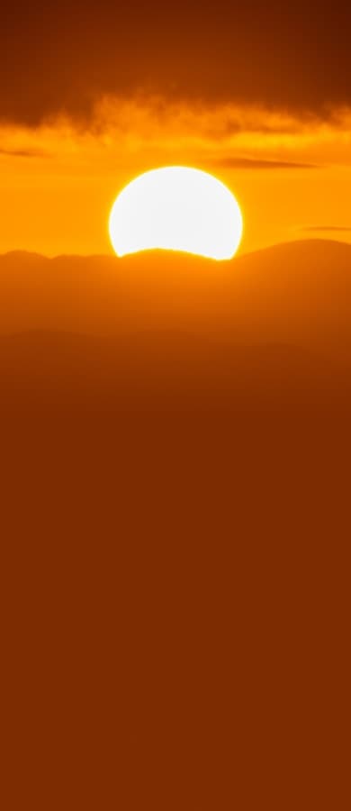Sol se pondo atrás das montanhas