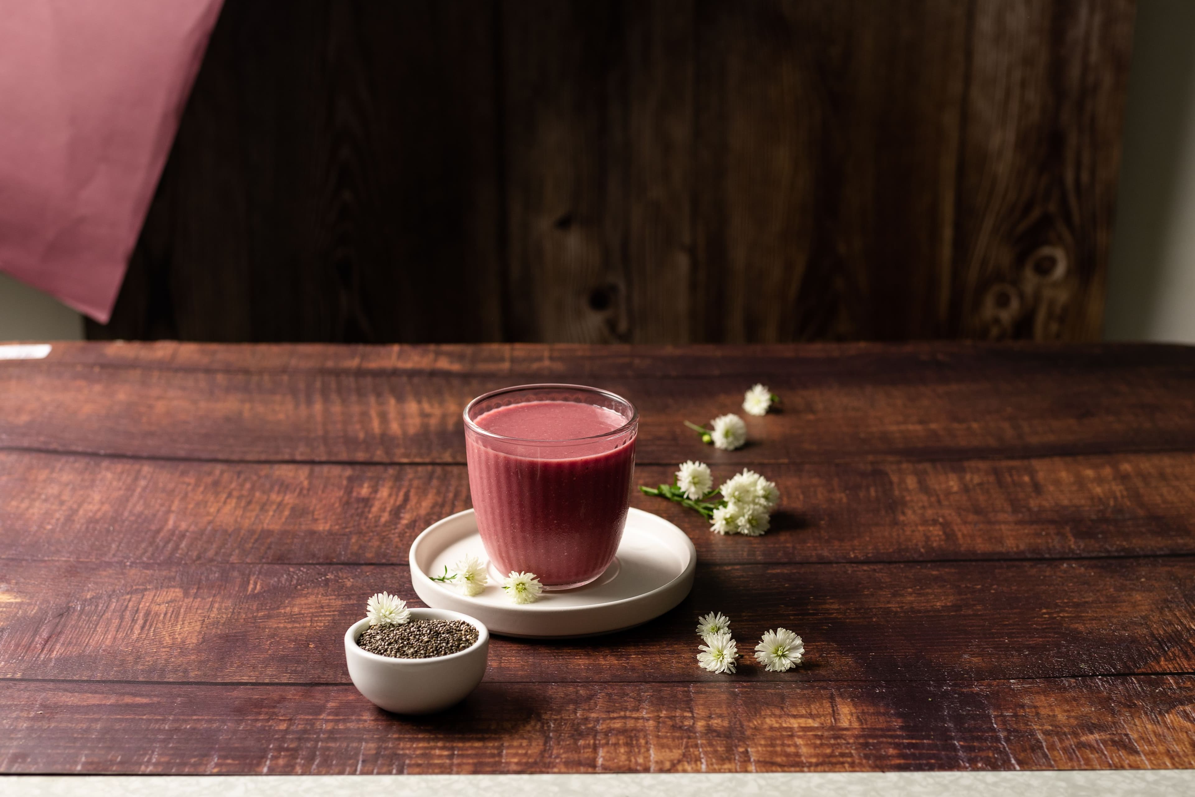 Copo de açaí sobre a mesa