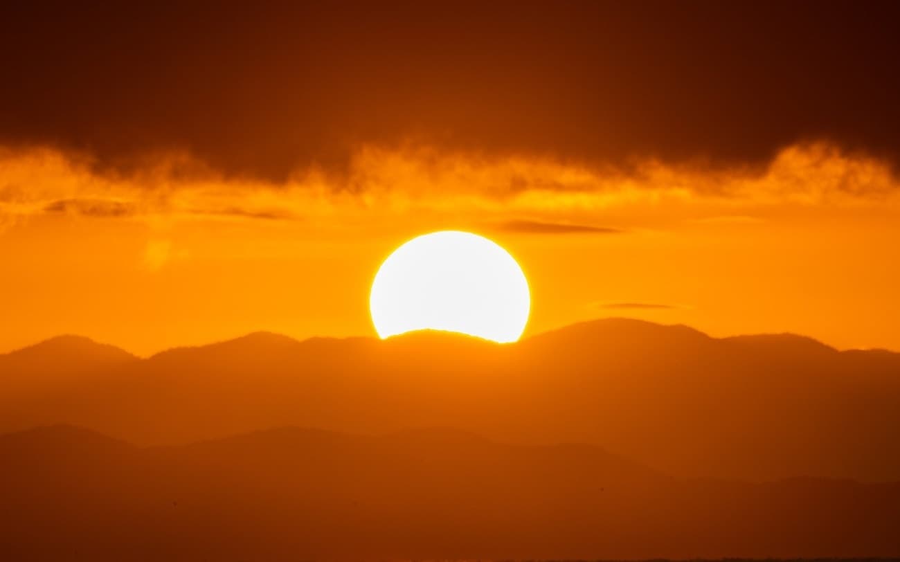 Sol se pondo atrás das montanhas