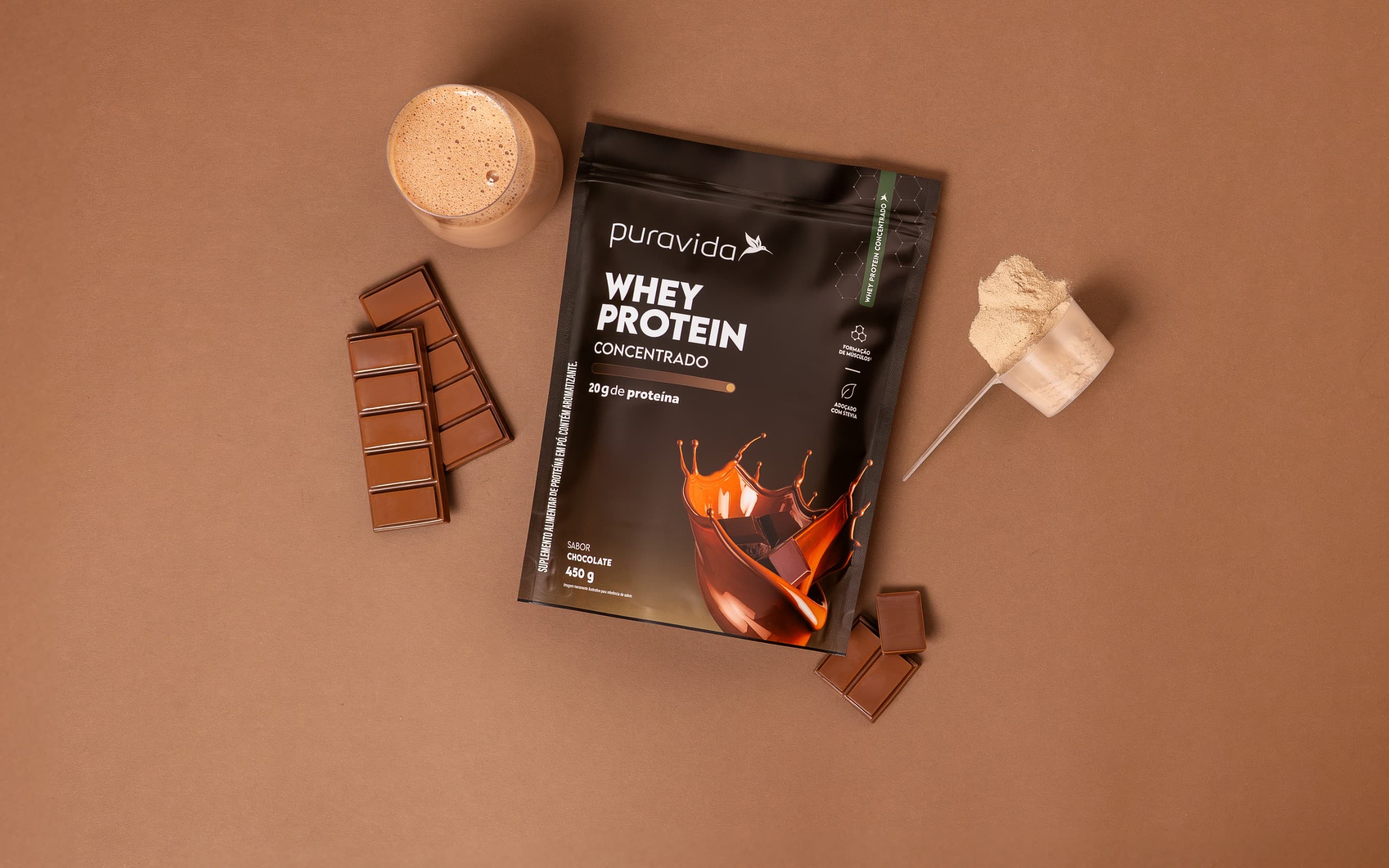 Pouch de Whey Protein Concentrado sabor Chocolate com barra de chocolate e scoop