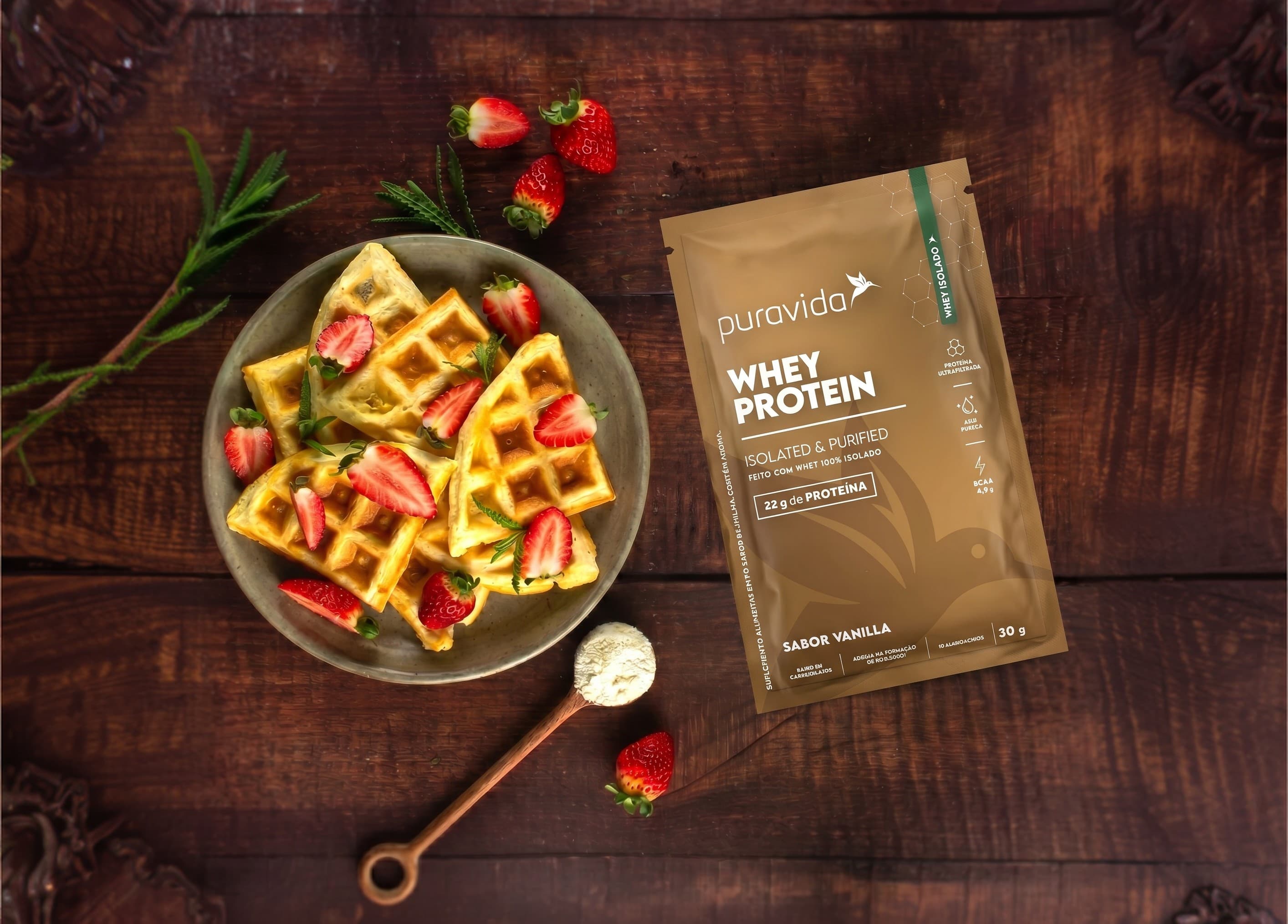 Waffles com morangos e sachê de Whey Protein Isolado Vanilla