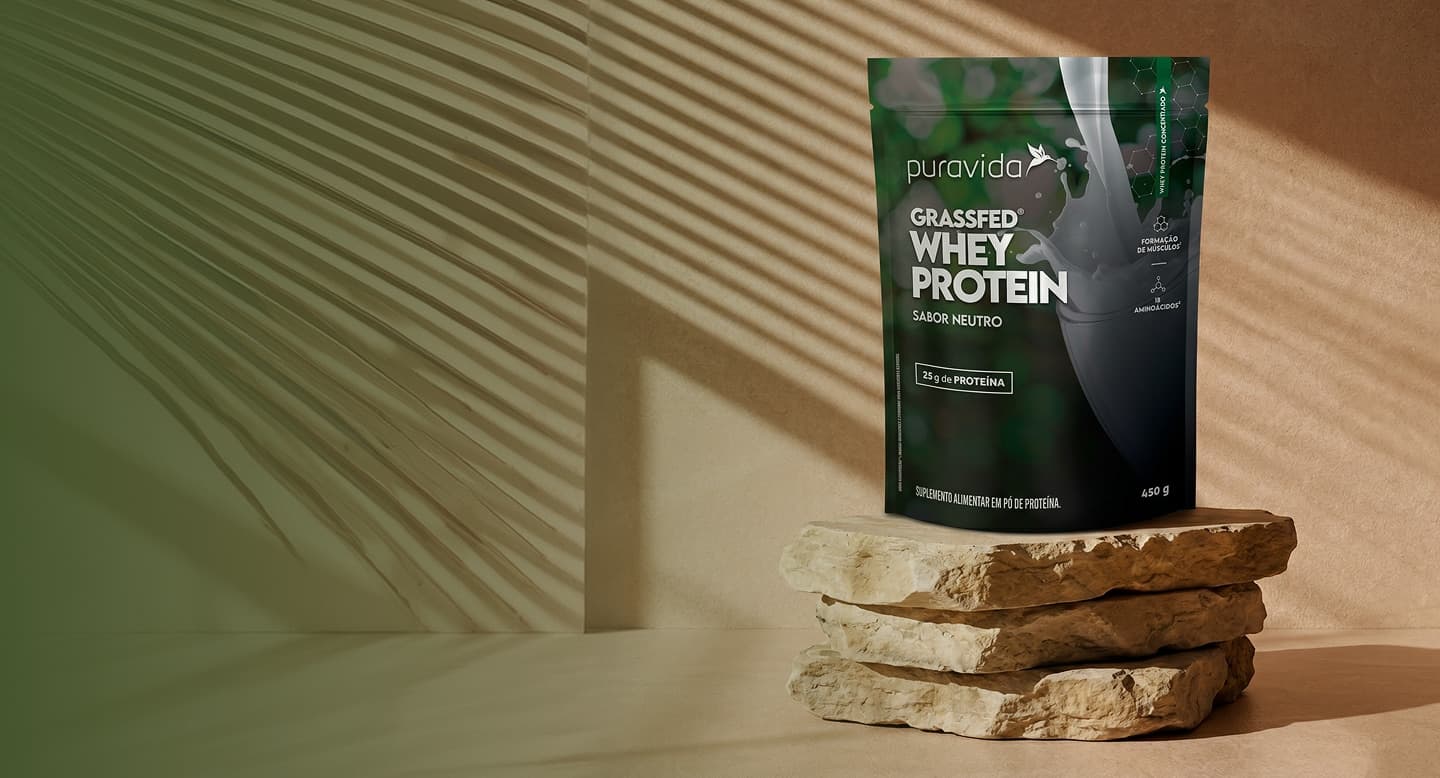Whey Grassfed Neutro sobre pedras