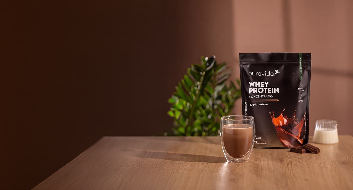 Pouch de Whey Protein Concentrado Chocolate com respingo de chocolate