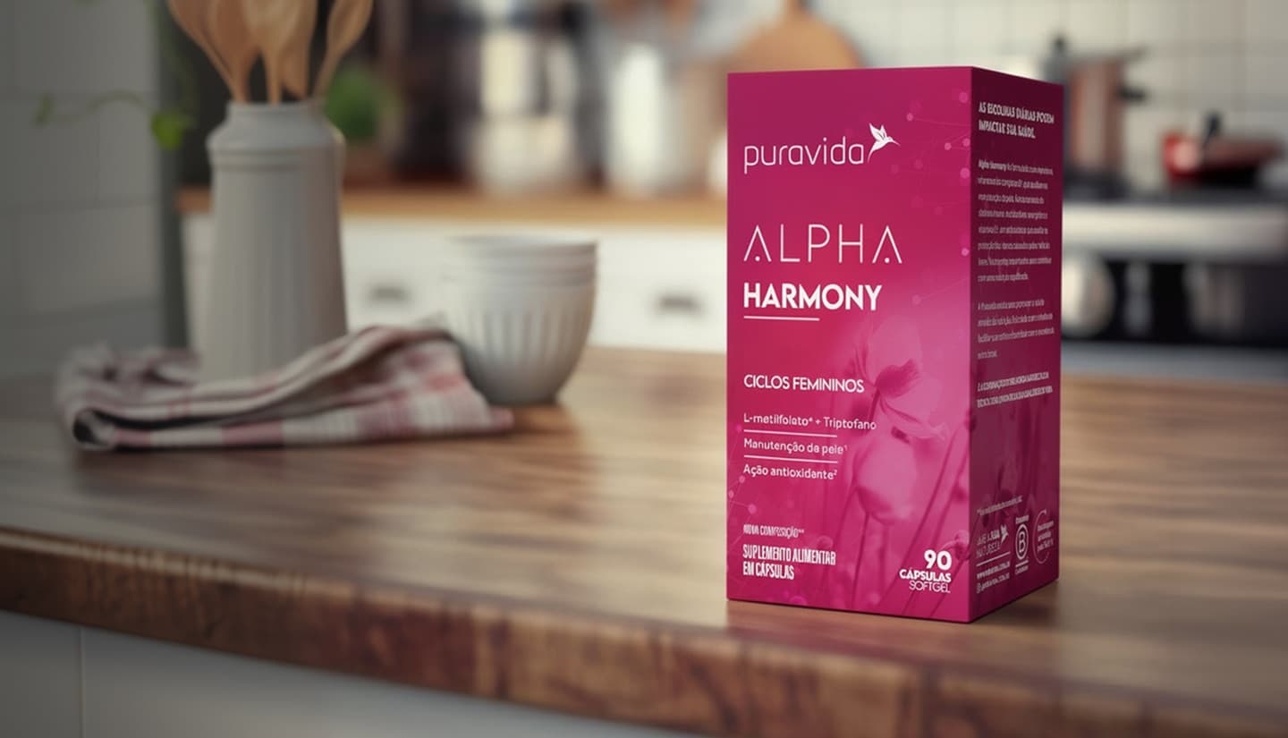 Caixa de Alpha Harmony sobre bancada de madeira na cozinha