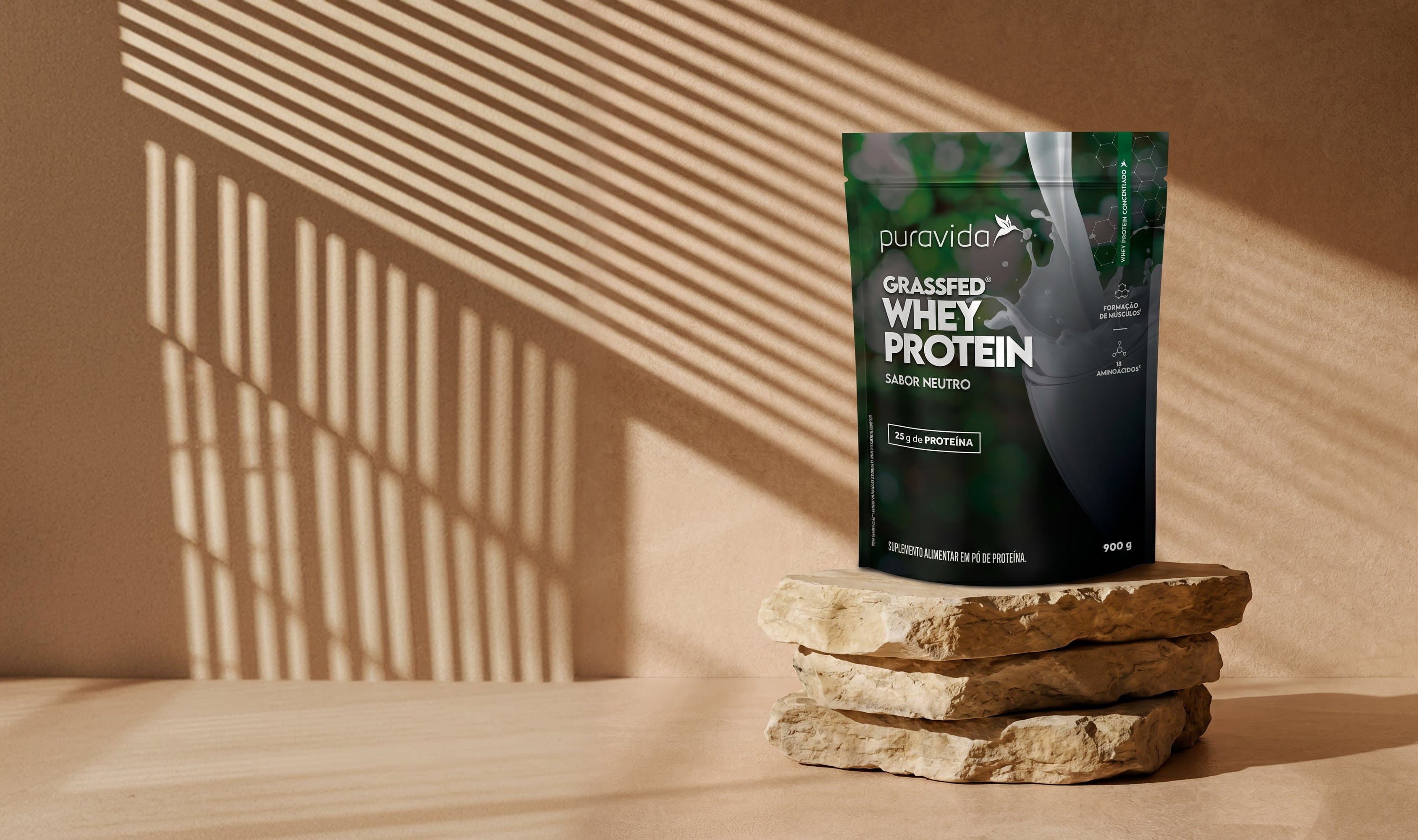 Whey Grassfed Neutro sobre pedras