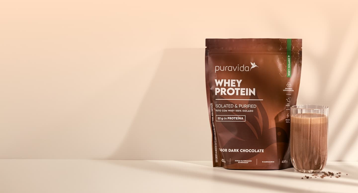 Whey Protein Isolado Puravida sabor Dark Chocolate com copo de bebida