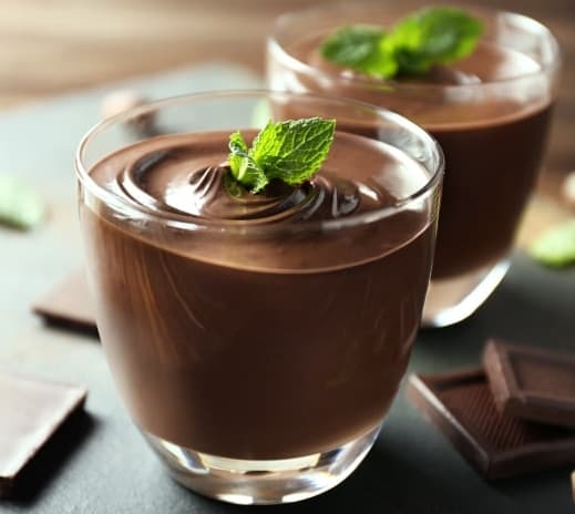 Mousse de chocolate com hortelã Mousse de chocolate com hortelã